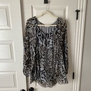 Leopard print grey and white top